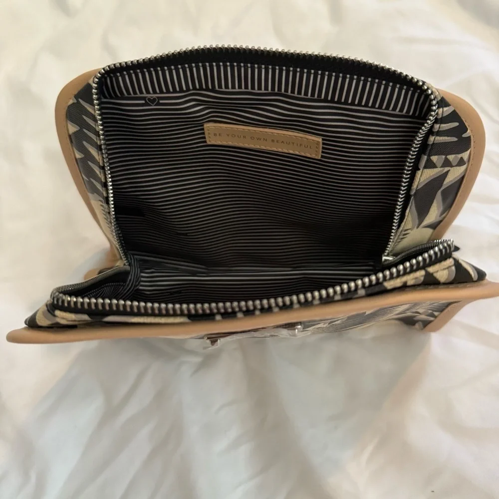 NWOT Stella & Dot Tribal Geometric Print Cosmetic Bag